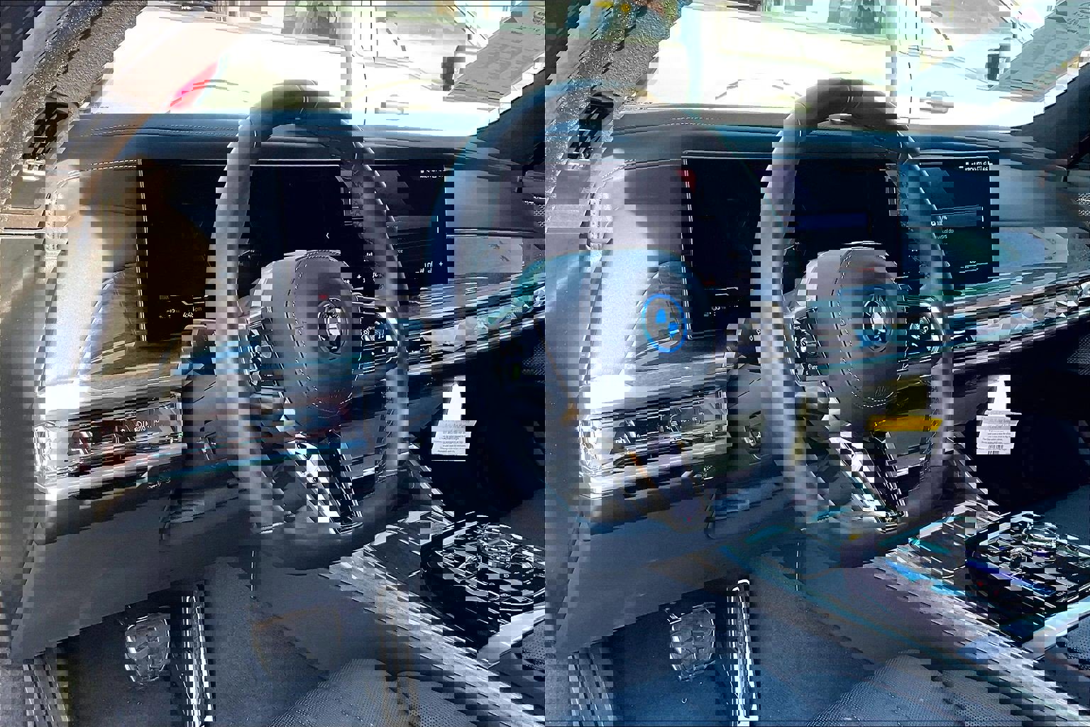 Used 2025 BMW i7 xDrive60 w/ Executive Package image 17