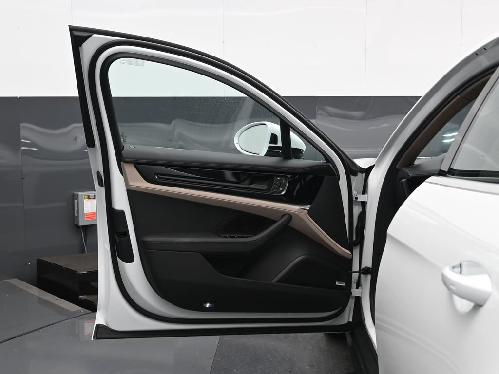 New 2026 Porsche Panamera RWD image 8