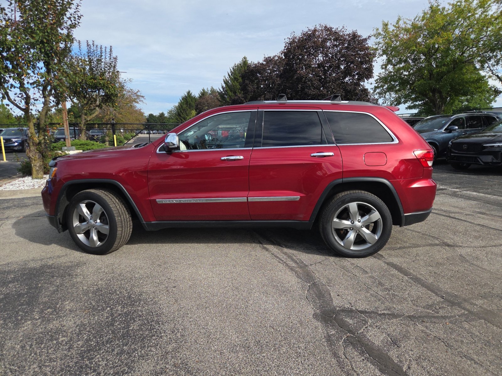 Used 2013 Jeep Grand Cherokee Overland AWD/4WD image 13