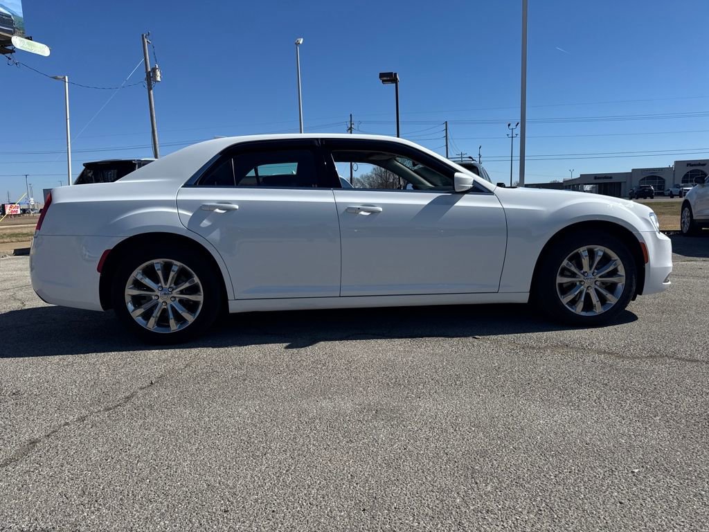 Used 2021 Chrysler 300 Touring w/ Driver Convenience Group image 7