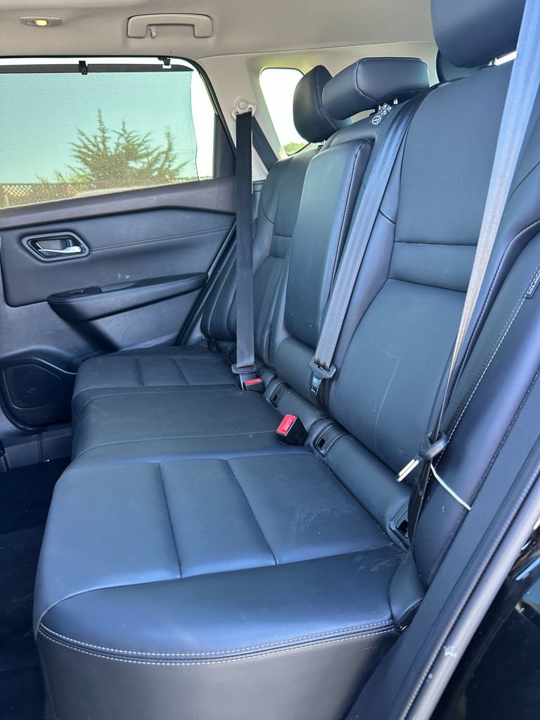 Used 2023 Nissan Rogue SV w/ SV Premium B Package FWD image 17