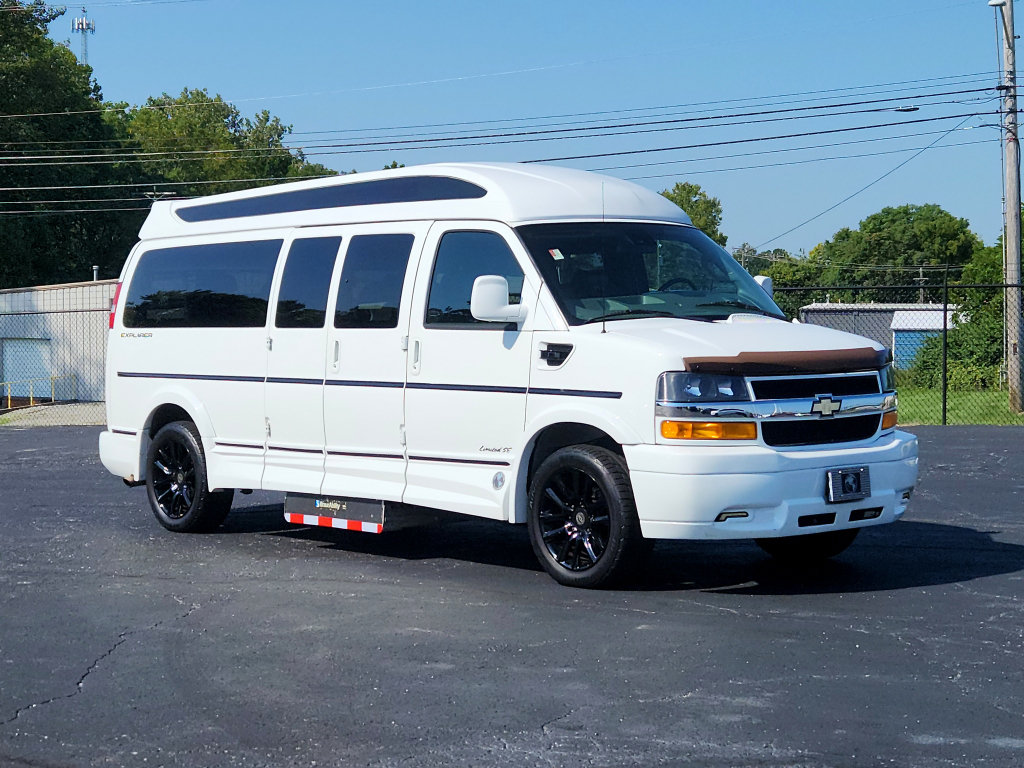 Used 2020 Chevrolet Express 2500 Extended w/ Enhanced Convenience Package RWD image 18