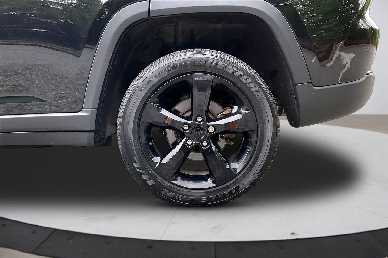 Used 2023 Jeep Grand Cherokee Altitude AWD/4WD image 35