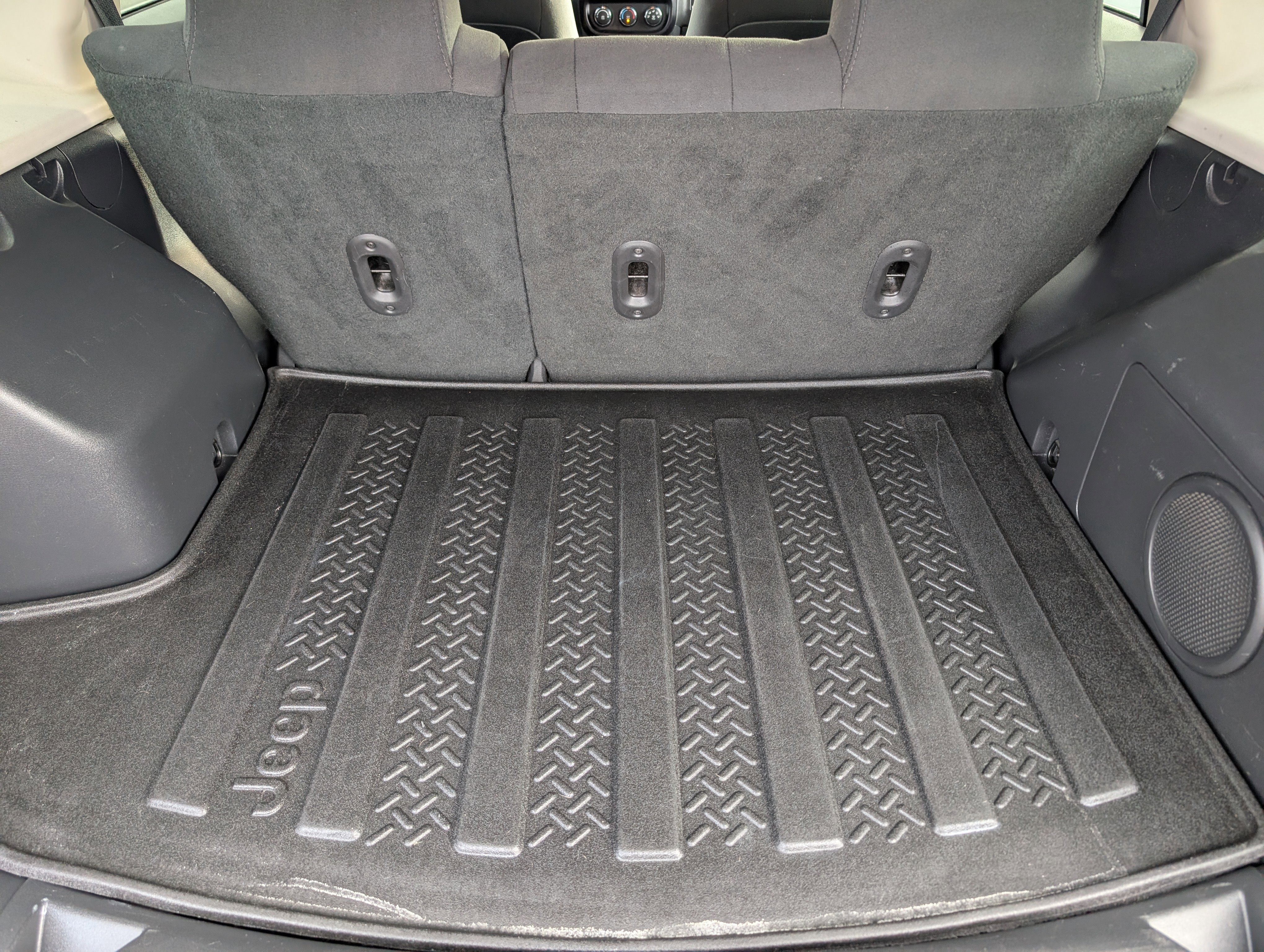 Used 2015 Jeep Patriot Latitude w/ Sun/Sound Group image 23