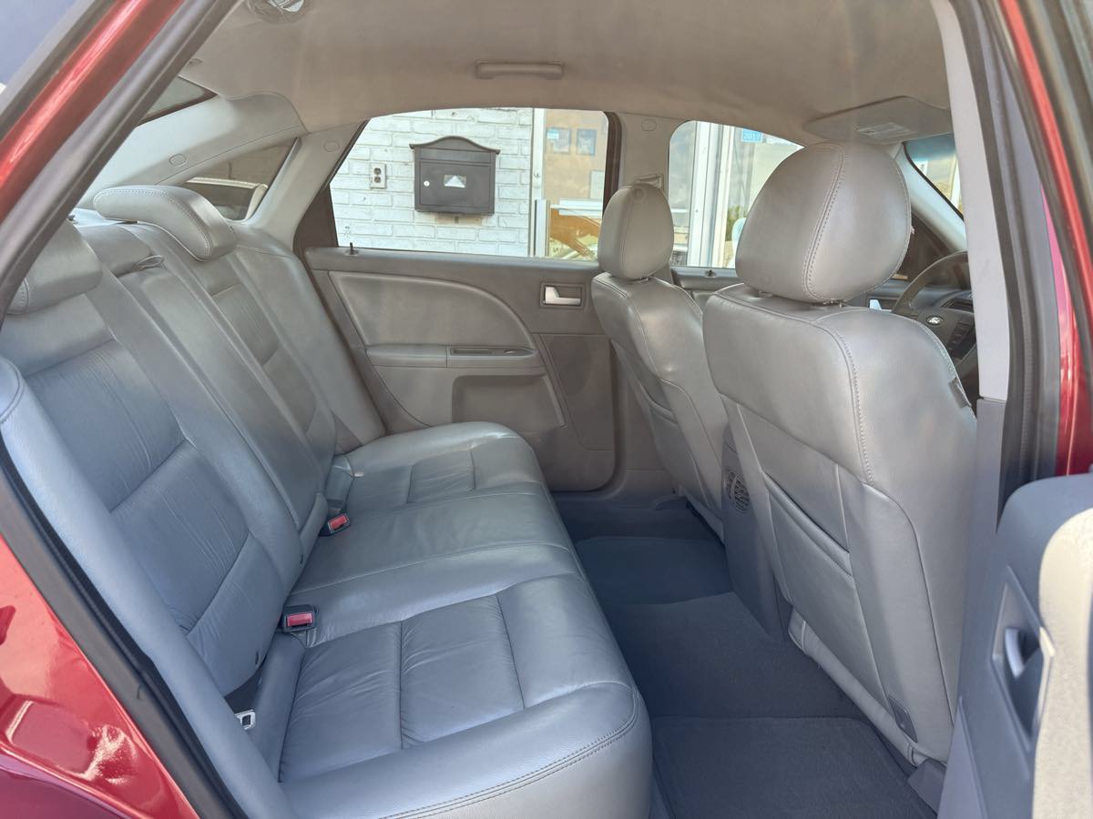Used 2005 Ford Five Hundred SEL AWD/4WD image 12