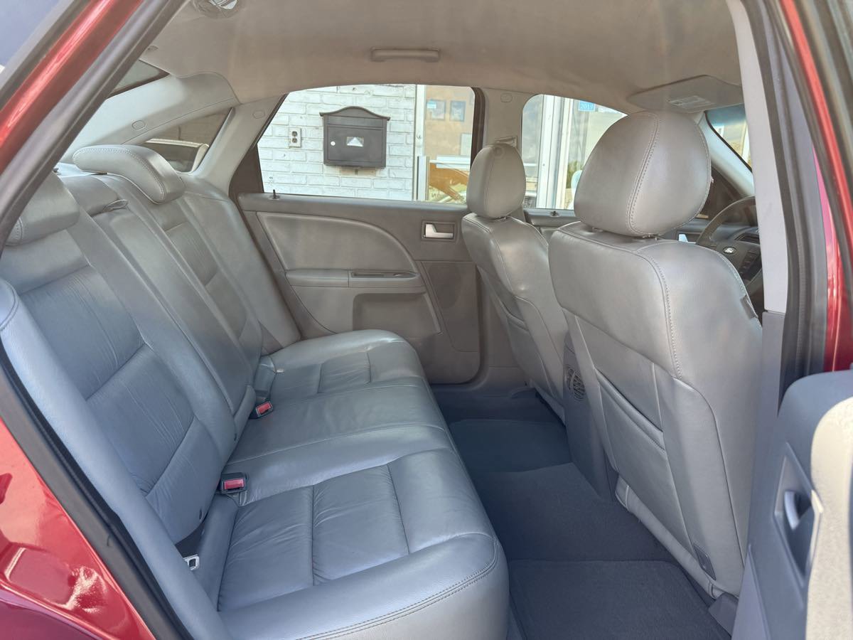 Used 2005 Ford Five Hundred SEL image 12