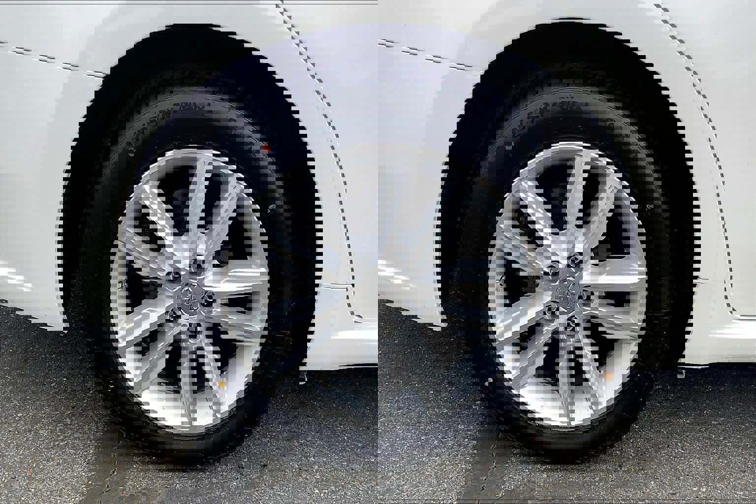 Used 2015 Toyota Avalon XLE image 11