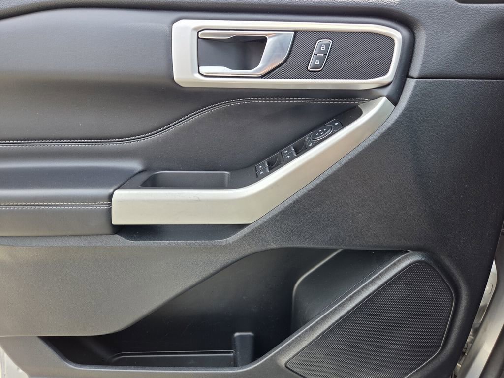 Used 2021 Ford Explorer XLT image 26