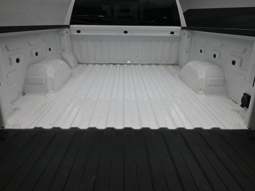 Used 2025 Chevrolet Silverado 1500 LT w/ Leather Package AWD/4WD image 9