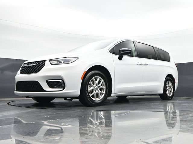 Used 2024 Chrysler Pacifica Touring-L FWD image 44