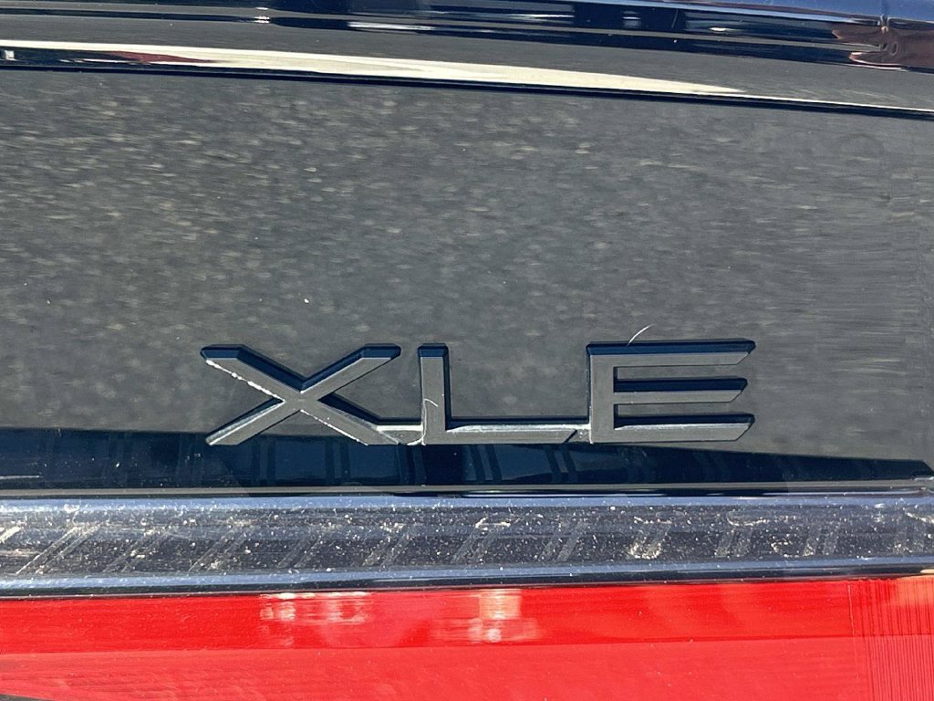 Used 2025 Toyota Prius XLE FWD image 10