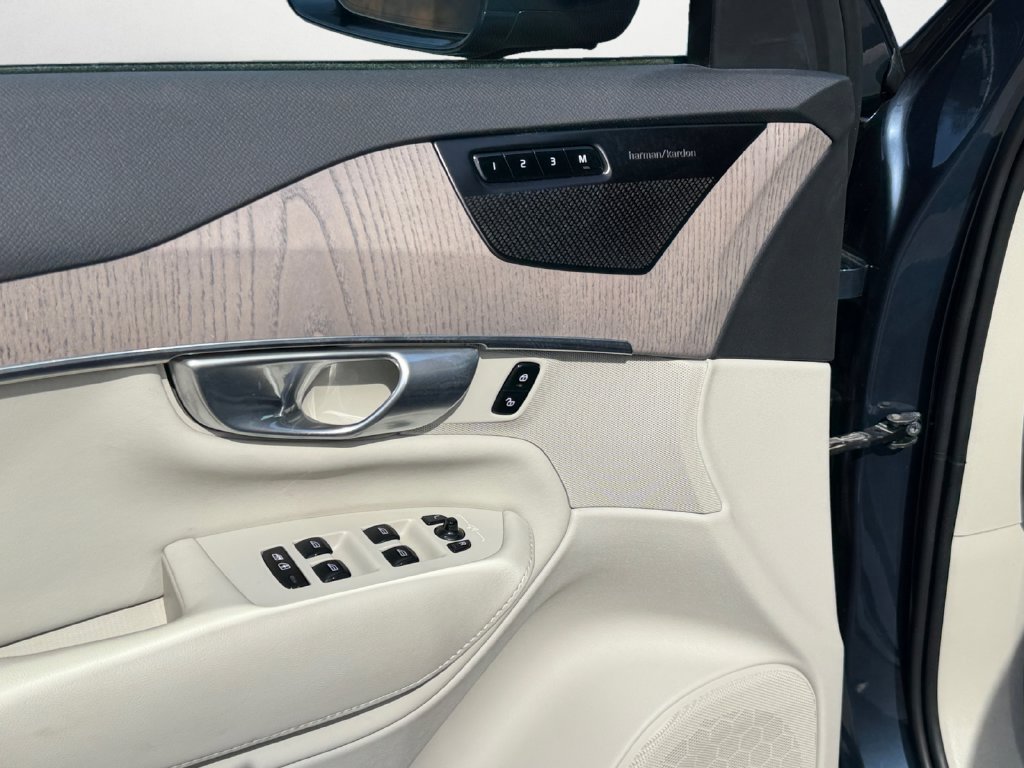 Certified 2024 Volvo XC90 B6 Plus AWD/4WD image 15