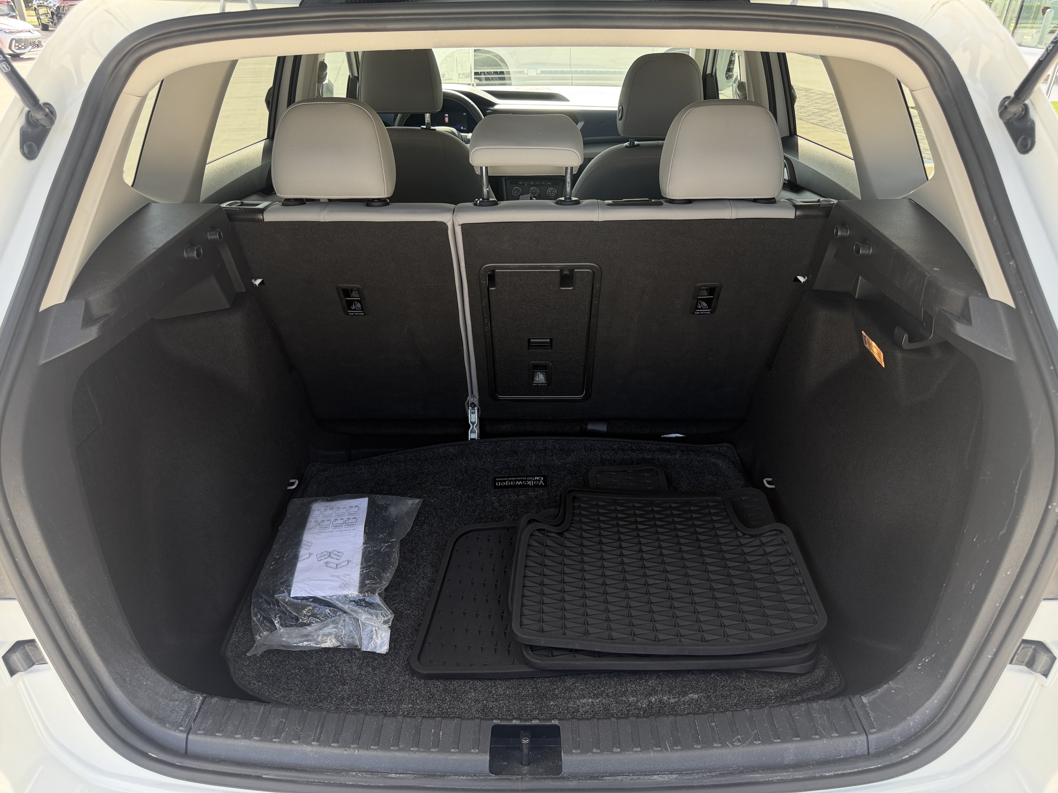 Used 2022 Volkswagen Taos SE FWD image 8