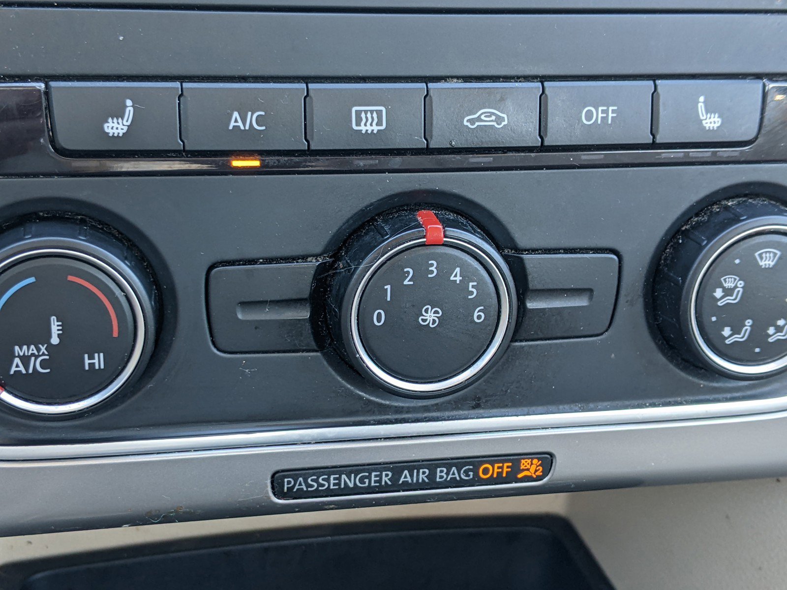 Used 2015 Volkswagen Passat 1.8T Limited Edition image 23