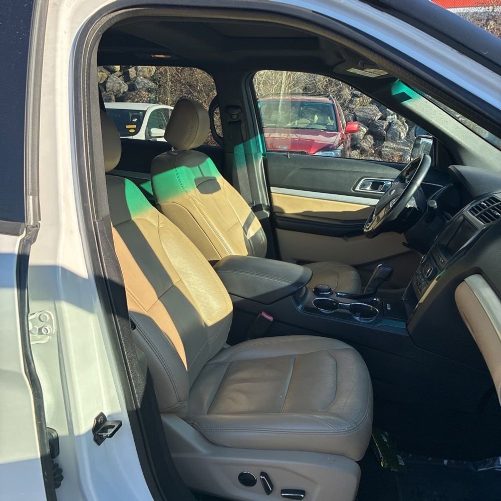 Used 2016 Ford Explorer XLT w/ Equipment Group 202A image 6