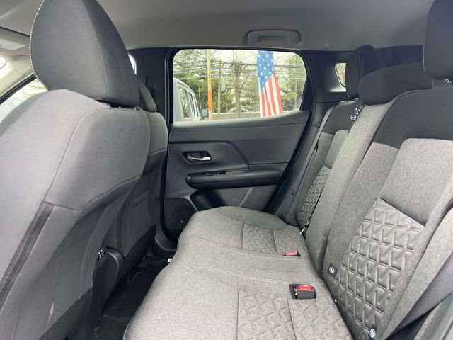 Used 2025 Nissan Kicks SV w/ Illumination Package image 13