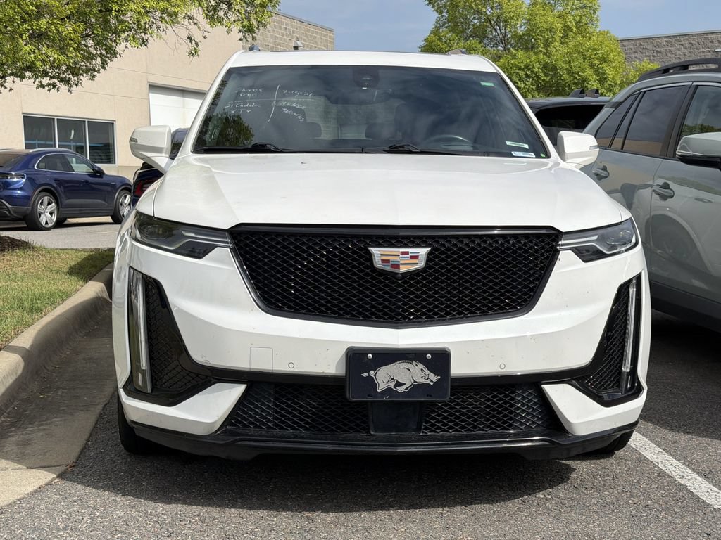 Used 2021 Cadillac XT6 Sport w/ LPO, ONYX Package AWD/4WD image 2