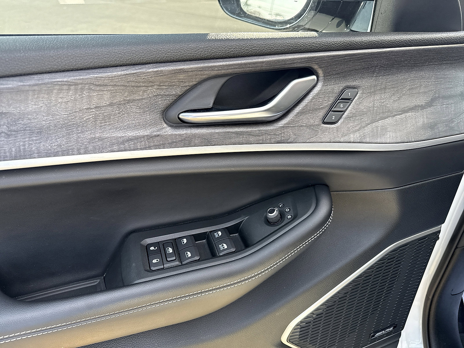 Used 2021 Jeep Grand Cherokee L Limited image 16