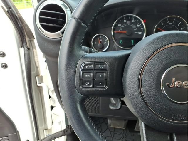Used 2018 Jeep Wrangler Unlimited Sahara w/ Connectivity Group AWD/4WD image 23