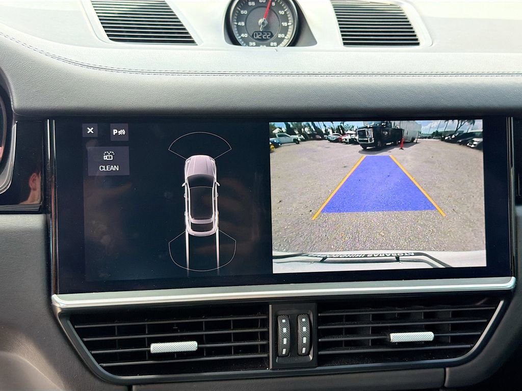 Used 2020 Porsche Cayenne Turbo image 37