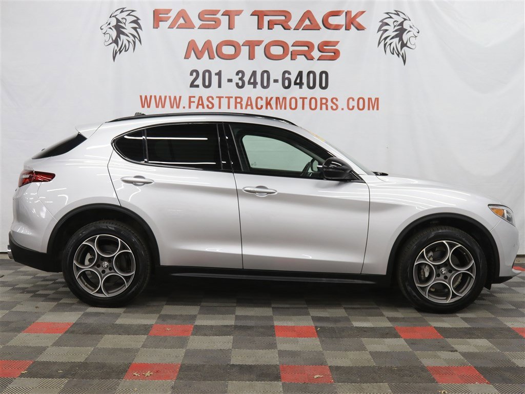 Used 2021 Alfa Romeo Stelvio Sprint w/ Nero Edizione image 4