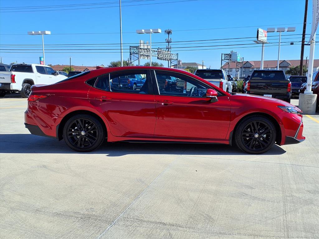 Used 2025 Toyota Camry SE image 4