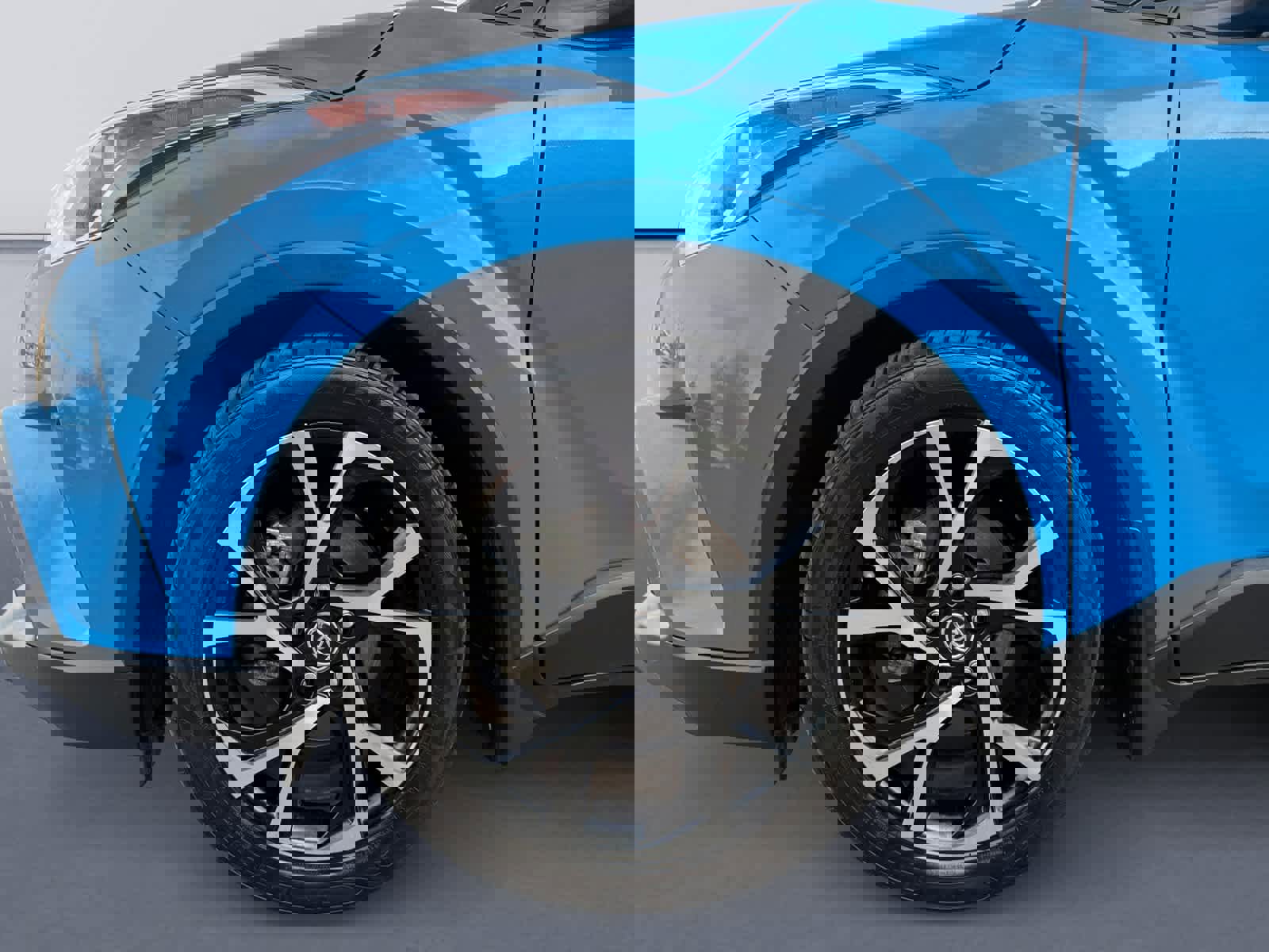 Used 2019 Toyota C-HR XLE image 7