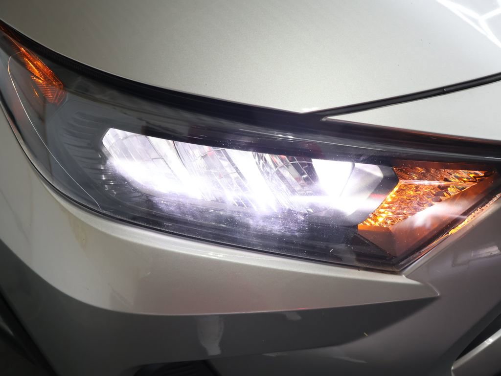 Used 2019 Toyota RAV4 LE FWD image 26
