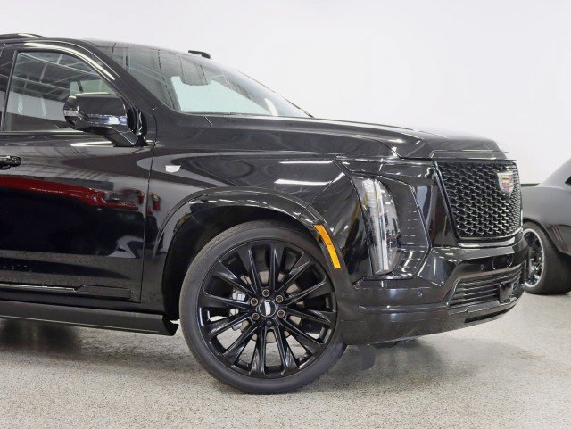 Used 2025 Cadillac Escalade Sport Platinum w/ LPO, ONYX Package AWD/4WD image 2
