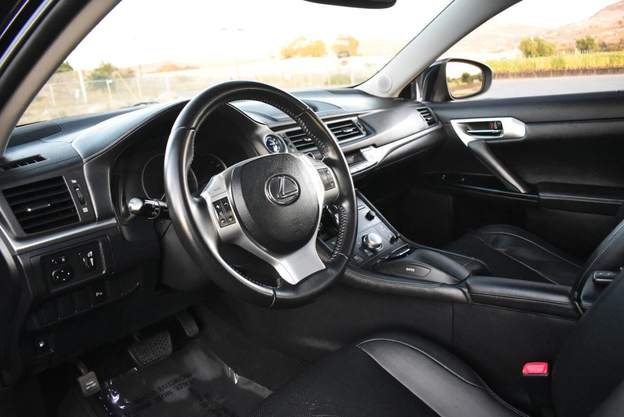 Used 2013 Lexus CT 200h image 32