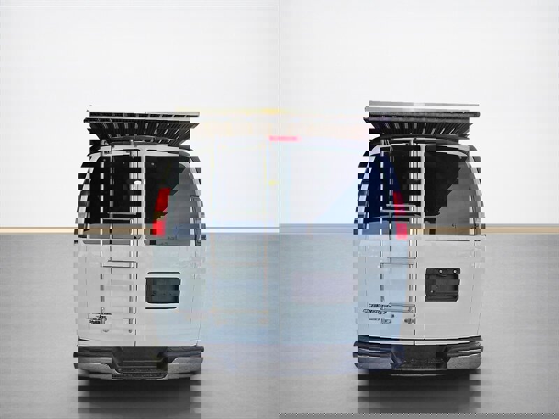 Used 2009 Chevrolet Express 3500 LS w/ LT Preferred Equipment Group image 5