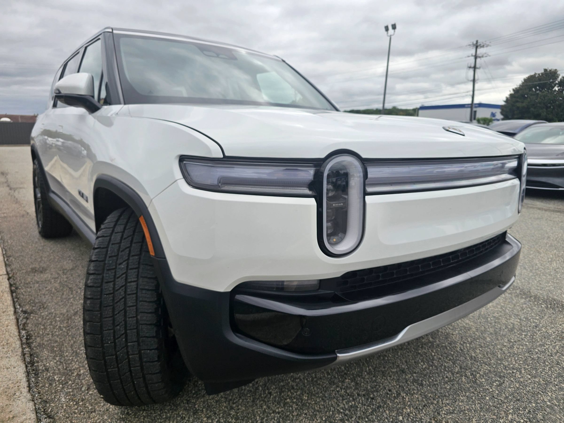 Used 2025 Rivian R1S Adventure Dual AWD/4WD image 7