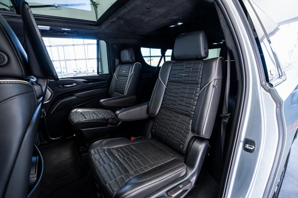 Used 2023 Cadillac Escalade ESV V image 57