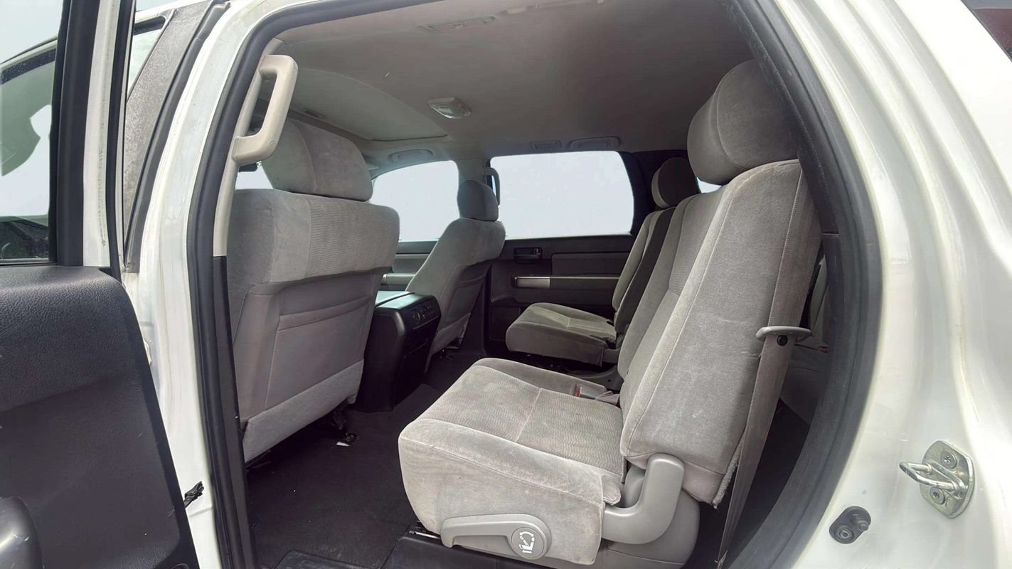 Used 2019 Toyota Sequoia SR5 AWD/4WD image 17