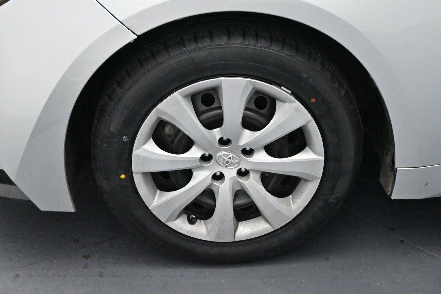 Used 2022 Toyota Corolla LE FWD image 30