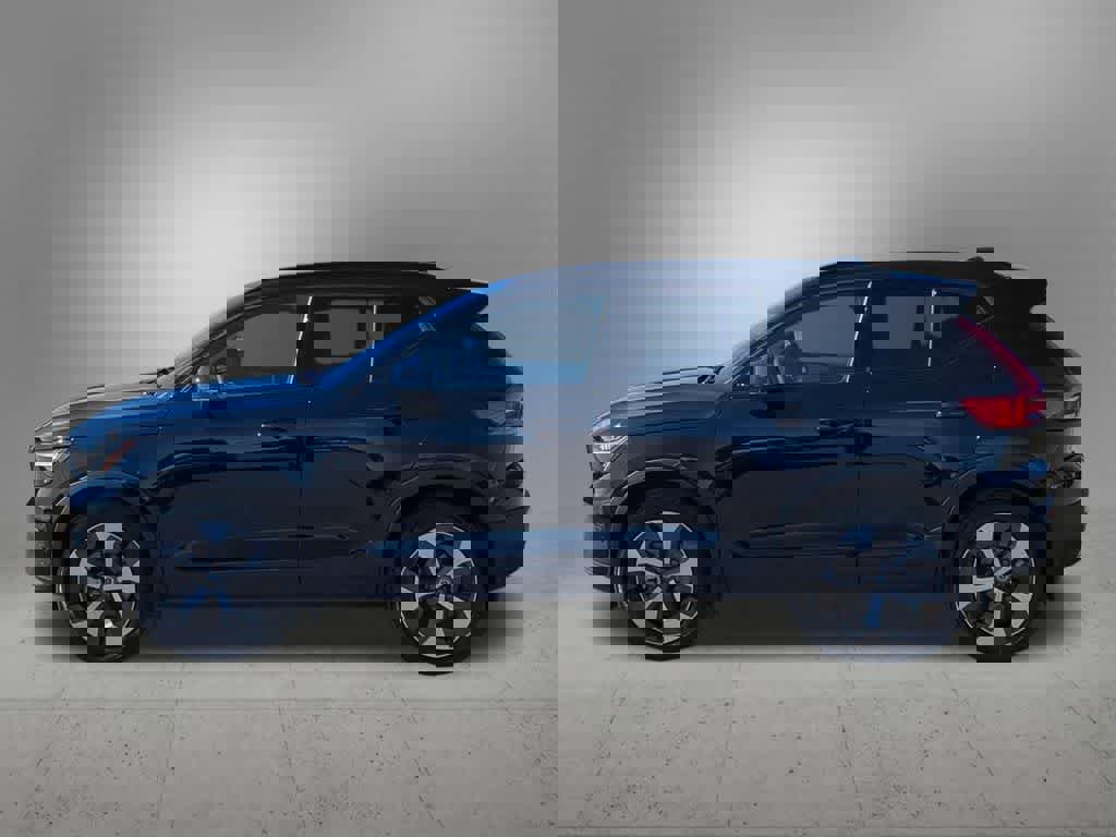 Used 2026 Volvo XC40 B5 Plus w/ Protection Package Premier image 3