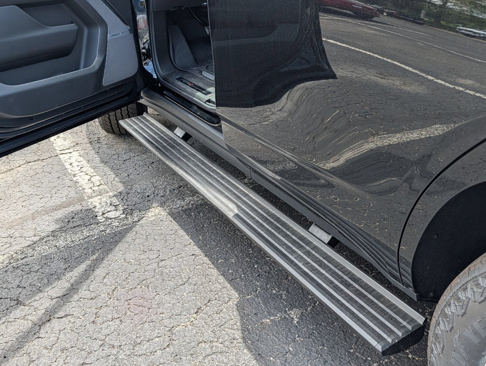 New 2026 GMC Yukon AT4 Ultimate w/ LPO, Floor Liner Package AWD/4WD image 4