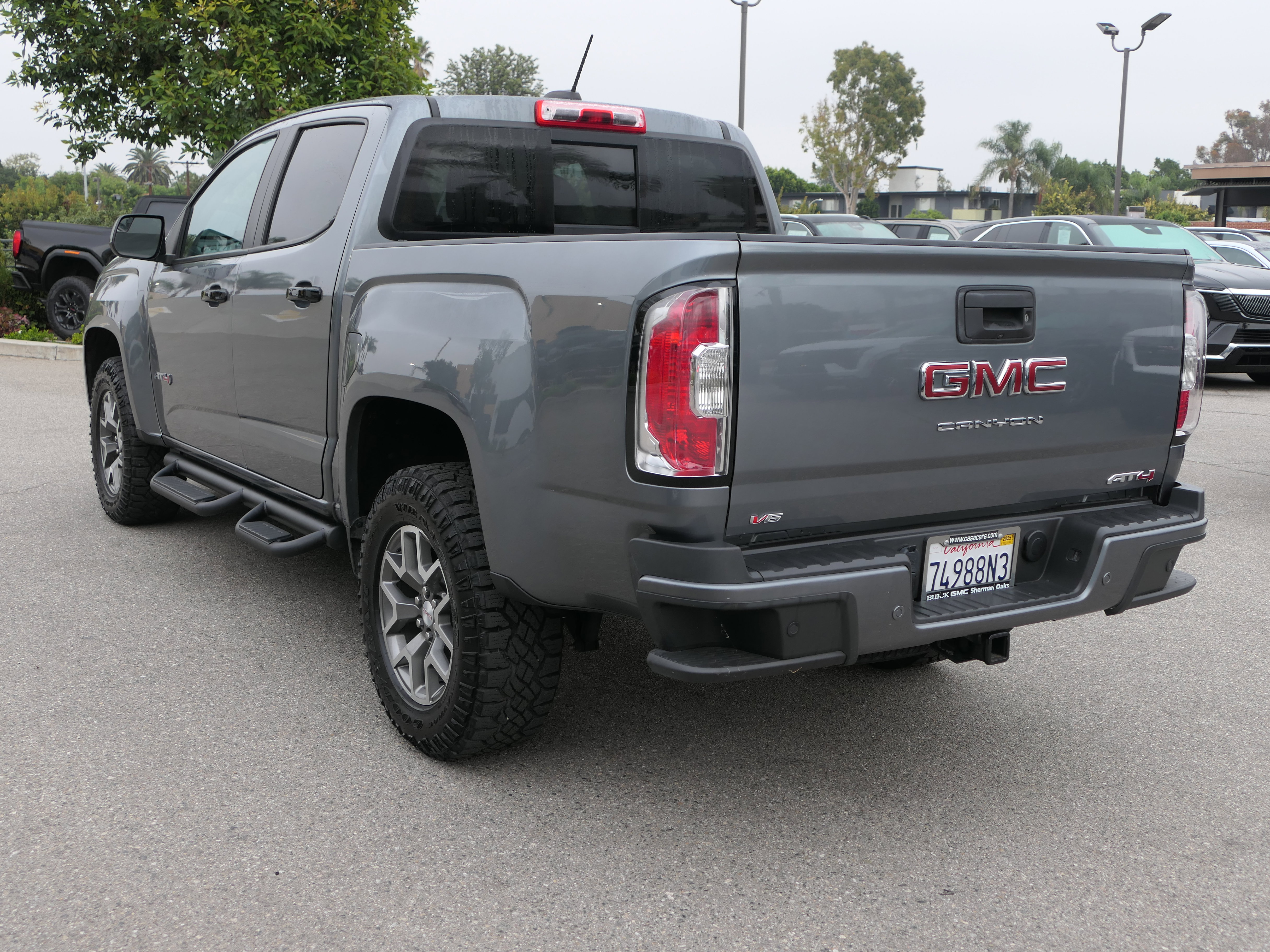Used 2022 GMC Canyon AT4 image 2