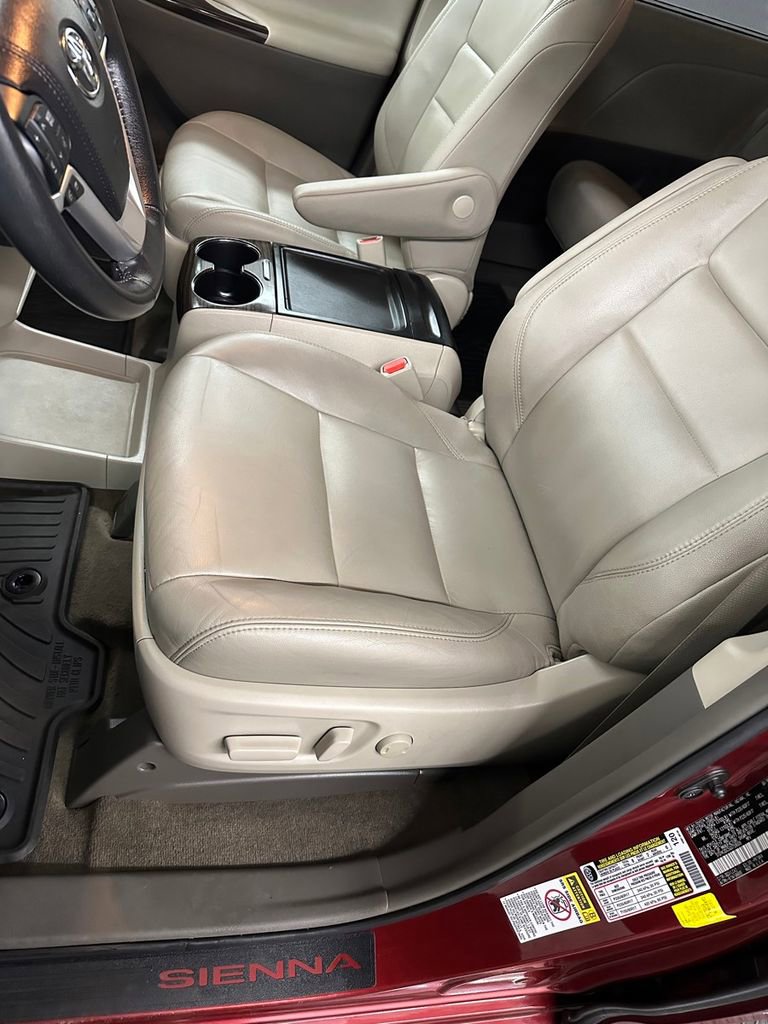 Used 2016 Toyota Sienna XLE w/ Outdoor Package image 13