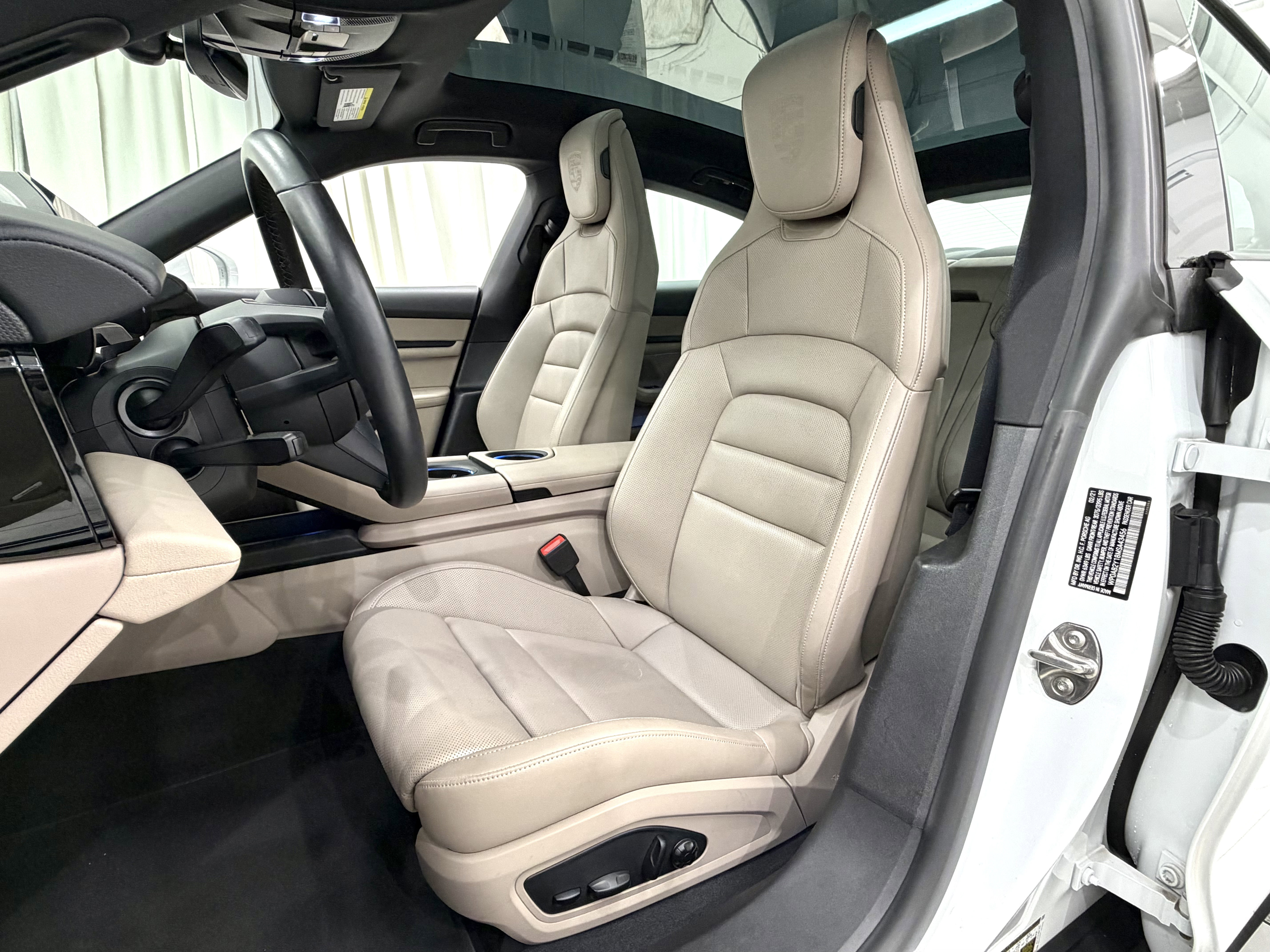 Used 2021 Porsche Taycan 4S image 32