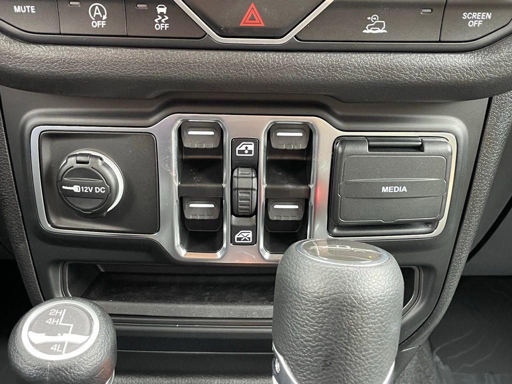 New 2025 Jeep Gladiator Sport AWD/4WD image 32