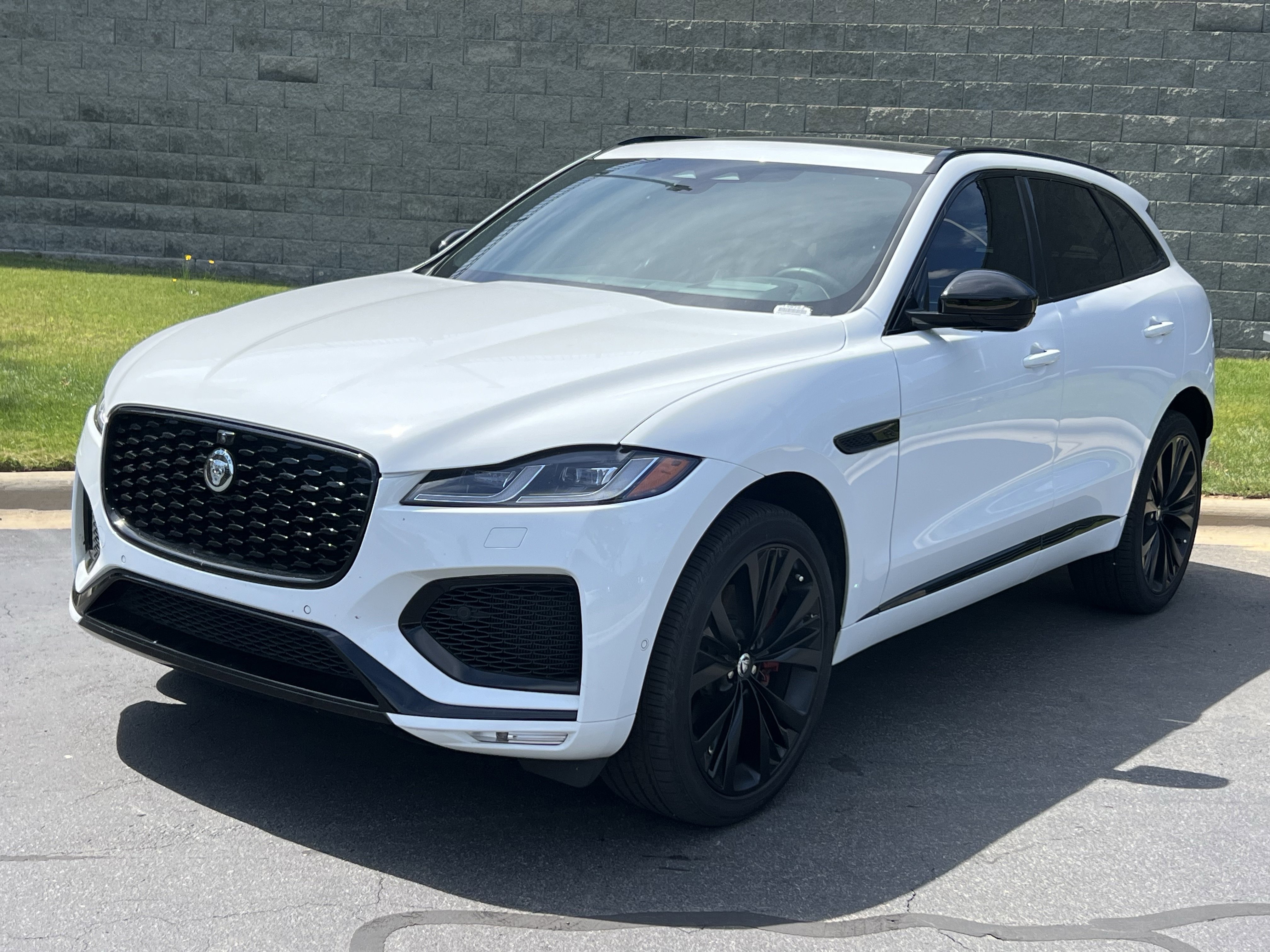 Used 2026 Jaguar F-PACE R-Dynamic S AWD/4WD image 1