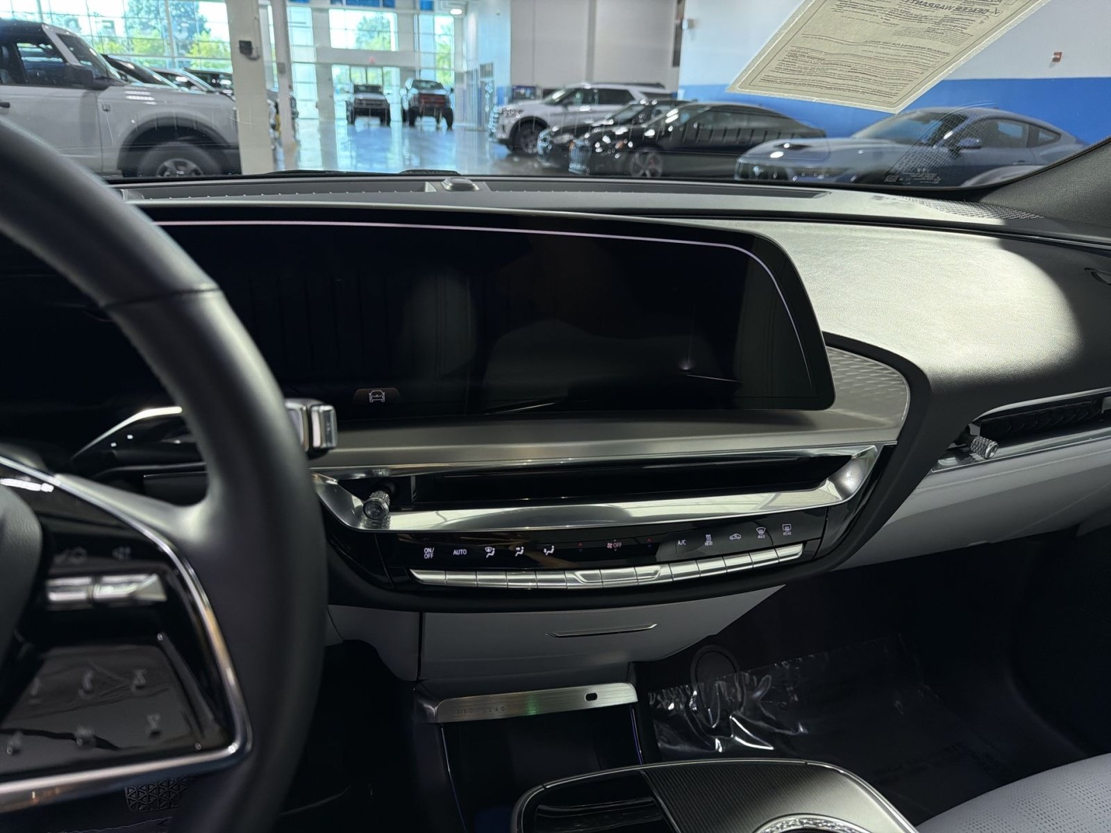 Used 2024 Cadillac Lyriq Luxury AWD/4WD image 21