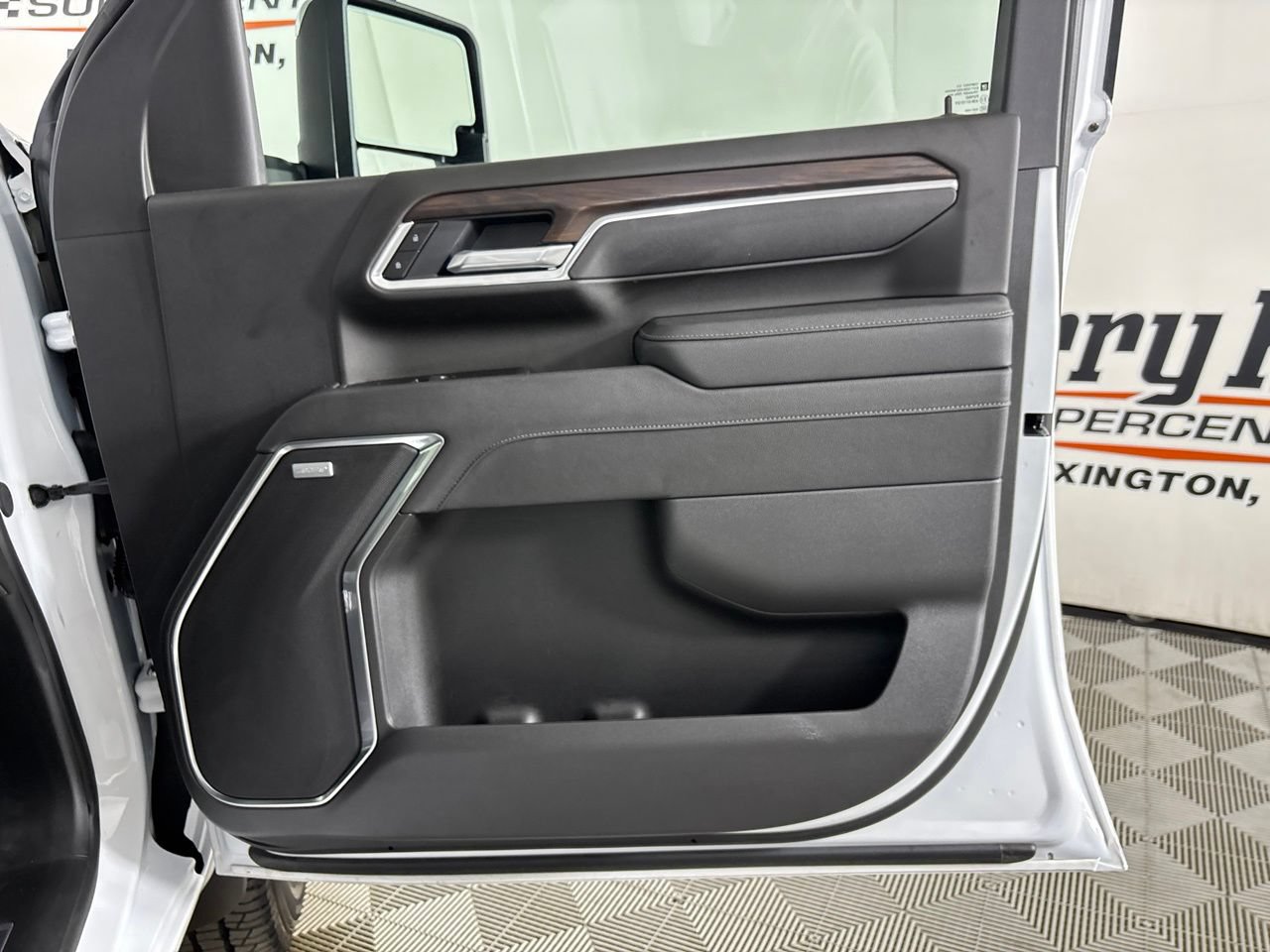 Used 2026 GMC Sierra 2500 SLT w/ SLT Convenience Package AWD/4WD image 24