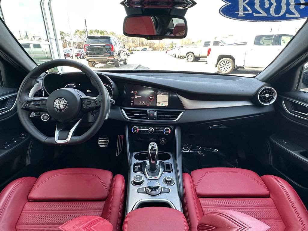 Used 2024 Alfa Romeo Giulia Veloce image 10