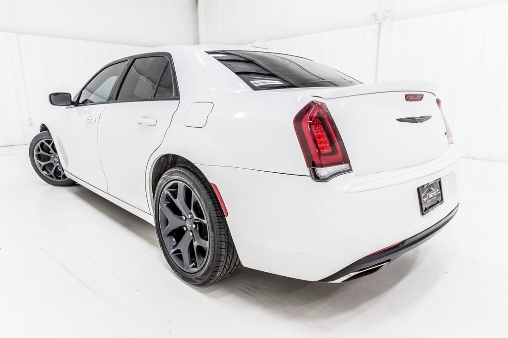 Used 2023 Chrysler 300 Touring w/ Sport Appearance Package image 38