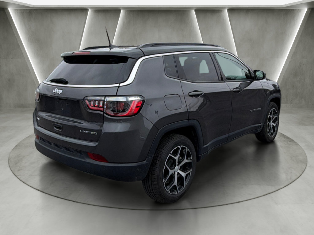 Used 2024 Jeep Compass Limited AWD/4WD image 3