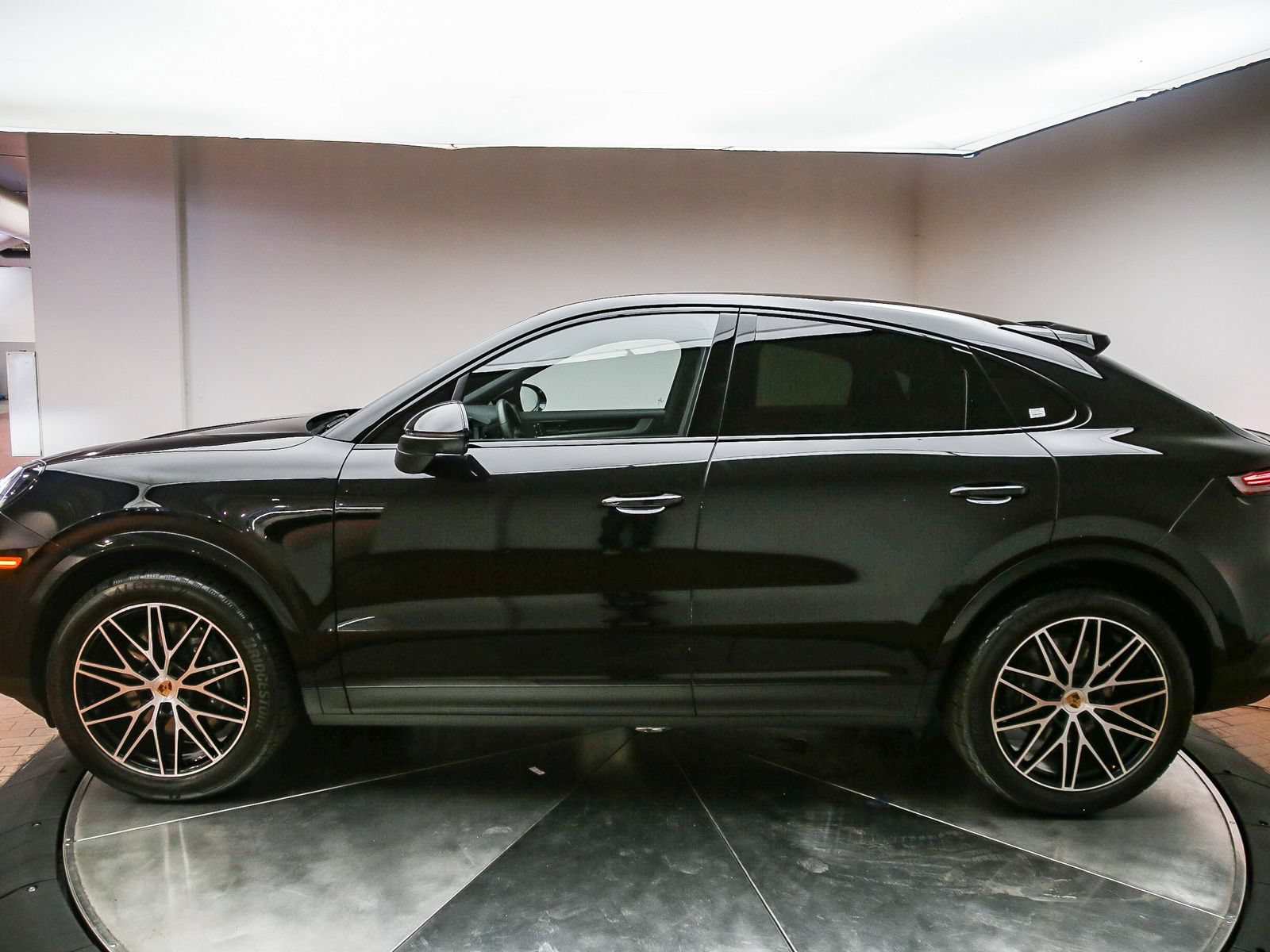 Certified 2026 Porsche Cayenne Coupe AWD/4WD image 2