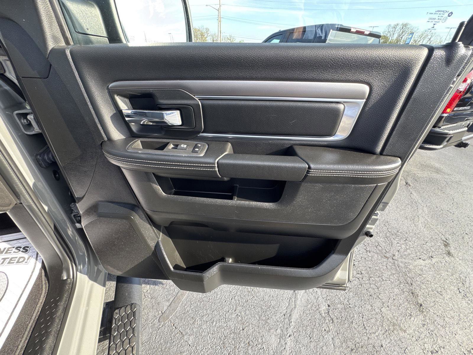 Used 2022 RAM 1500 Classic Warlock w/ Ceramic Gray Warlock Package AWD/4WD image 19