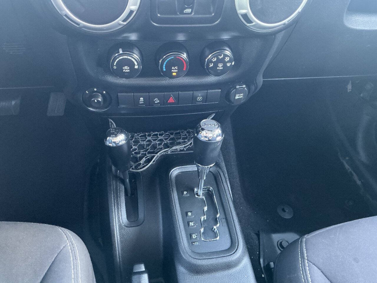 Used 2014 Jeep Wrangler Unlimited Sahara w/ Connectivity Group AWD/4WD image 20